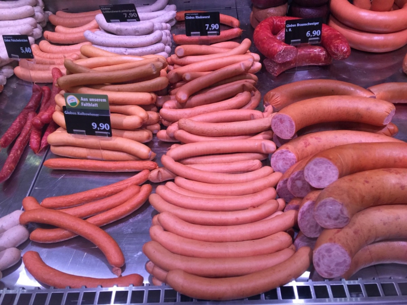 charcuterie-BREIL SUR ROYA-min_sausages_meat_butchery-1069321